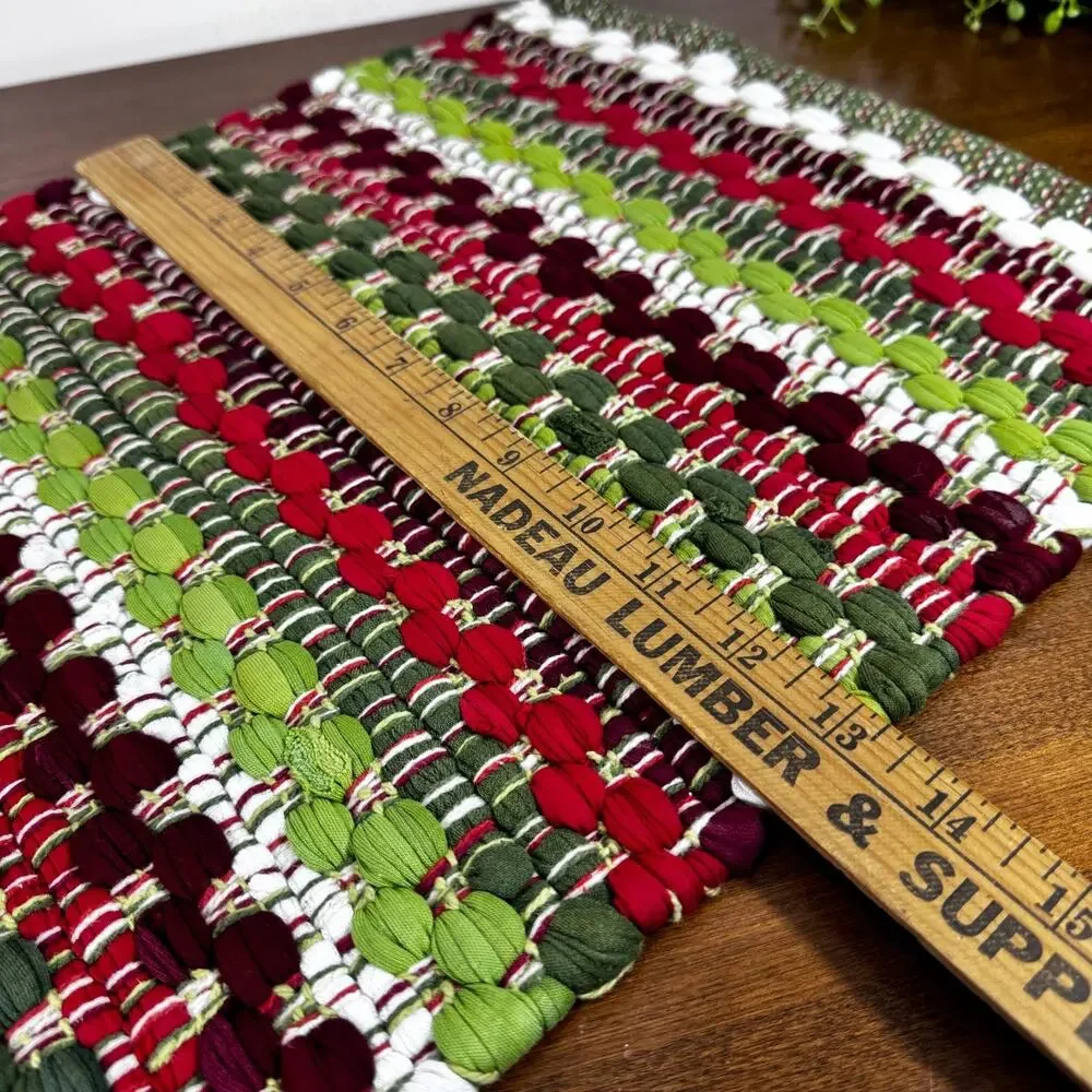 Amish Toothbrush Rag Rug Christmas Red Green White Placemat 19